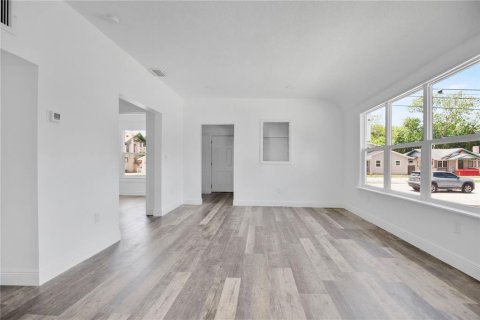 Commercial property in Daytona Beach, Florida 181.07 sq.m. № 2384135 - photo 19