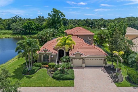 House in Sarasota, Florida 4 bedrooms, 340.77 sq.m. № 2319241