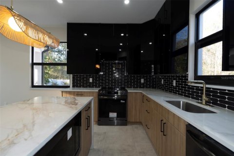 Villa ou maison à vendre à Tampa, Floride: 4 chambres, 171.87 m2 № 2141948 - photo 23