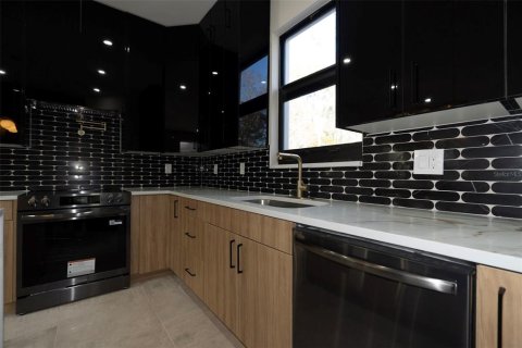 Villa ou maison à vendre à Tampa, Floride: 4 chambres, 171.87 m2 № 2141948 - photo 24