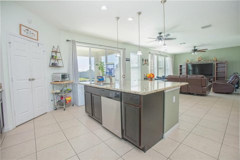 House in Kissimmee, Florida 4 bedrooms, 245.73 sq.m. № 2403678 - photo 12