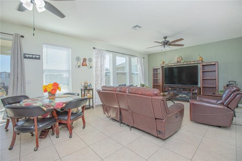 House in Kissimmee, Florida 4 bedrooms, 245.73 sq.m. № 2403678 - photo 8