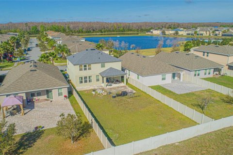 House in Kissimmee, Florida 4 bedrooms, 245.73 sq.m. № 2403678 - photo 3