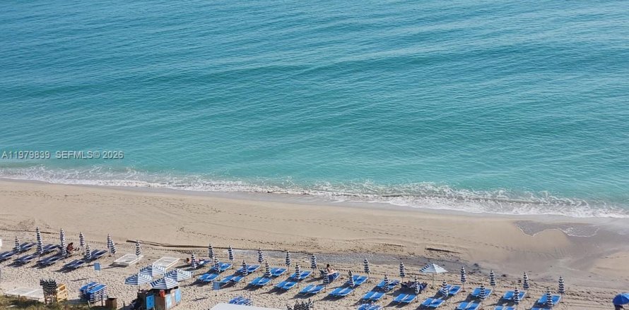 Condo à Hollywood, Floride, 2 chambres  № 2046181