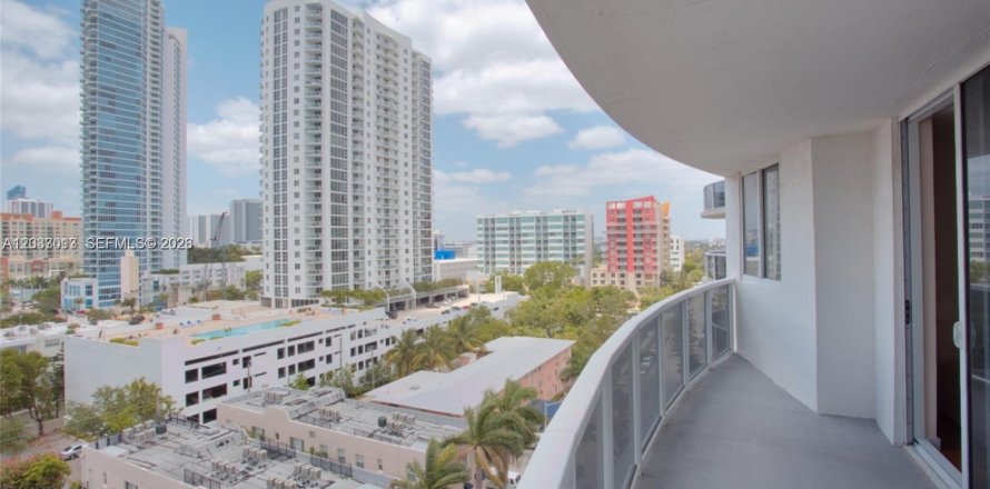 Condominio en Miami, Florida, 2 dormitorios  № 2086206