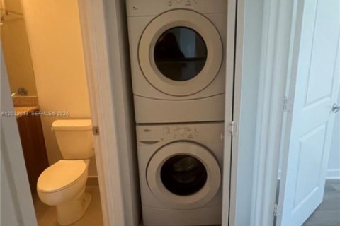 Condominio en alquiler en Miami, Florida, 2 dormitorios, 88.54 m2 № 2086206 - foto 10