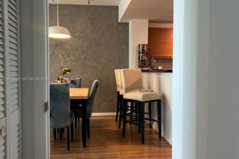 Condominio en venta en Miami, Florida, 1 dormitorio, 74.88 m2 № 1994007 - foto 12