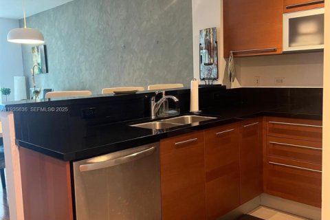 Condominio en venta en Miami, Florida, 1 dormitorio, 74.88 m2 № 1994007 - foto 4