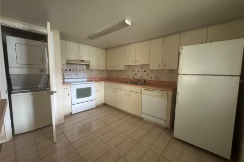 Condo in Ocala, Florida, 2 bedrooms  № 1909601 - photo 9