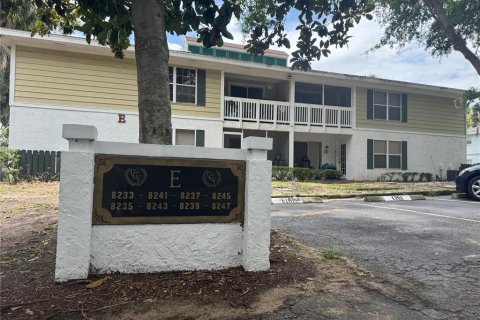 Condo in Ocala, Florida, 2 bedrooms  № 1909601 - photo 25