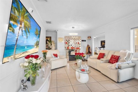 Casa en venta en Miami, Florida, 4 dormitorios, 144.09 m2 № 1897026 - foto 4