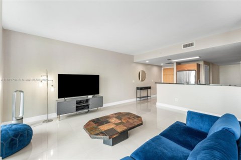 Copropriété à louer à Miami, Floride: 2 chambres, 126.63 m2 № 1941309 - photo 13