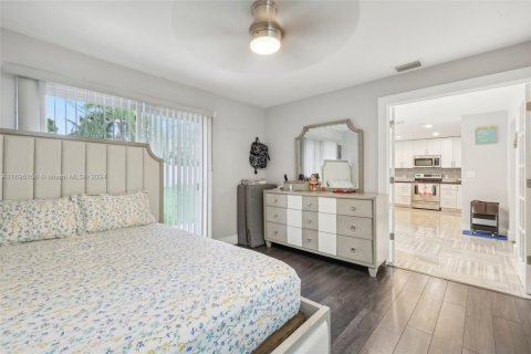 House in Miami, Florida 3 bedrooms, 186.64 sq.m. № 1447862 - photo 17