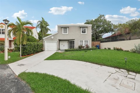 House in Miami, Florida 3 bedrooms, 186.64 sq.m. № 1447862 - photo 1