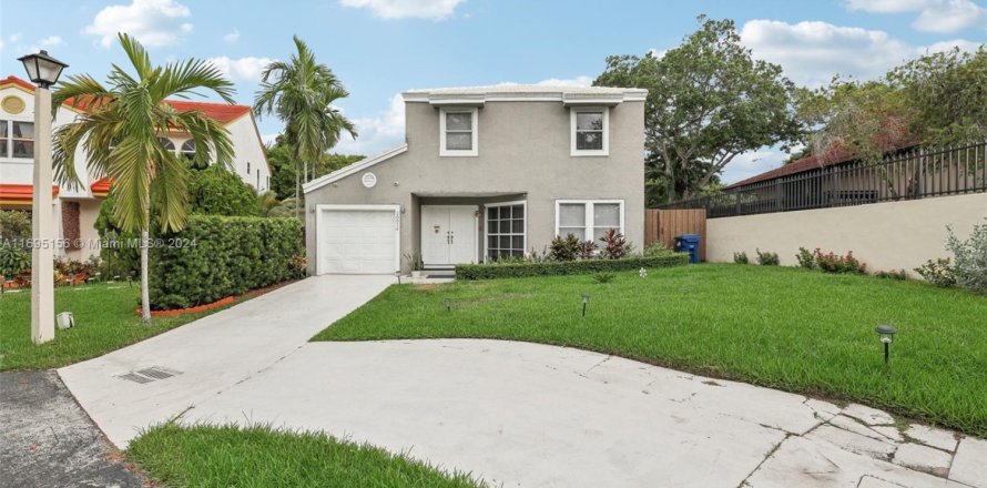 House in Miami, Florida 3 bedrooms, 186.64 sq.m. № 1447862