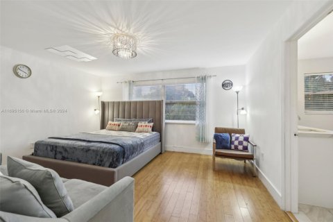 House in Miami, Florida 3 bedrooms, 186.64 sq.m. № 1447862 - photo 24