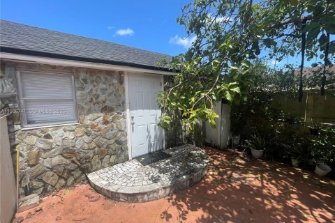 Apartment in Hollywood, Florida 1 bedroom, 55.74 sq.m. № 2053025 - photo 2