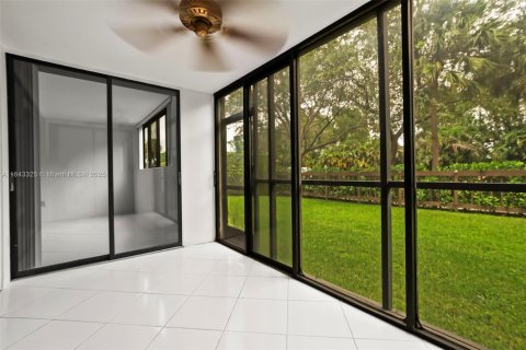 Condo in Doral, Florida, 2 bedrooms  № 1940854 - photo 18