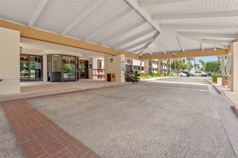 Condo in Doral, Florida, 2 bedrooms  № 1940854 - photo 2