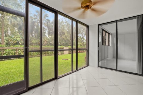 Condo in Doral, Florida, 2 bedrooms  № 1940854 - photo 17