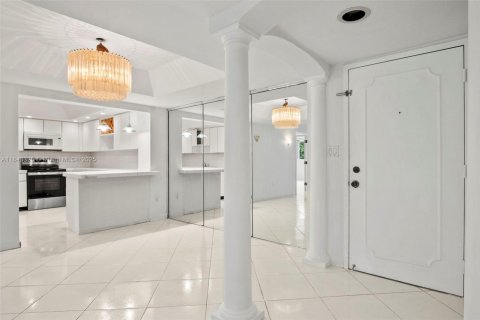 Condo in Doral, Florida, 2 bedrooms  № 1940854 - photo 3