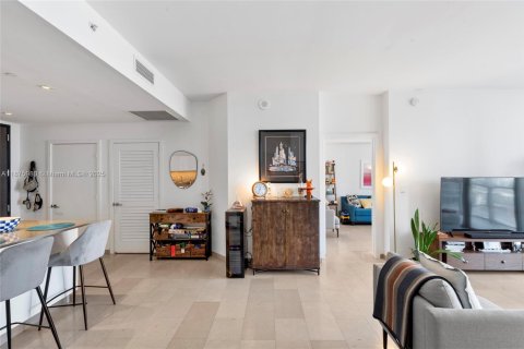 Condo in Miami, Florida, 2 bedrooms № 1926818 - photo 7
