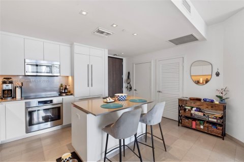 Condo in Miami, Florida, 2 bedrooms № 1926818 - photo 10