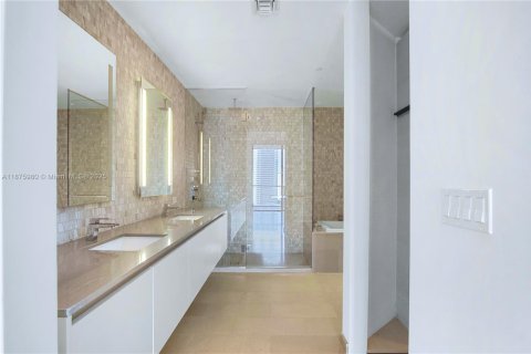 Condo in Miami, Florida, 2 bedrooms № 1926818 - photo 22