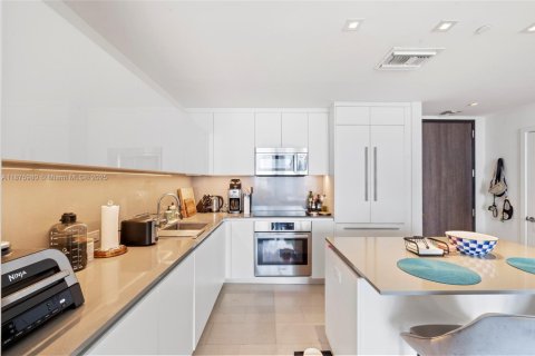 Condo in Miami, Florida, 2 bedrooms № 1926818 - photo 17