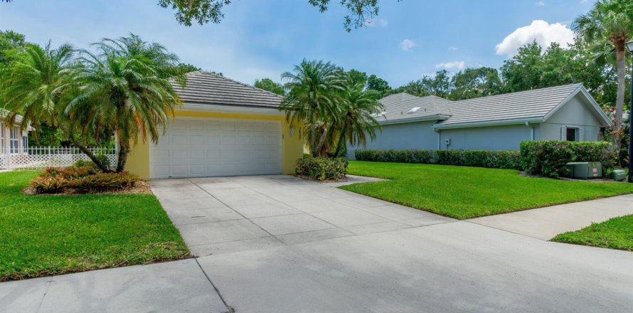 House in Hobe Sound, Florida 3 bedrooms, 187.38 sq.m. № 2083536
