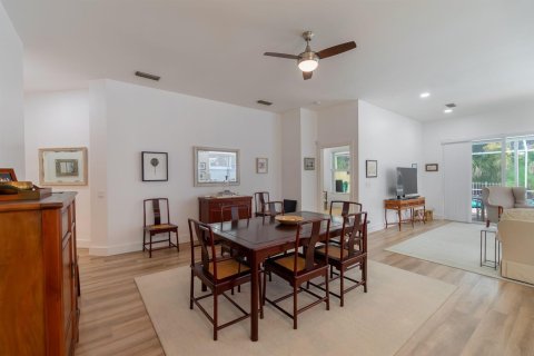 House in Hobe Sound, Florida 3 bedrooms, 187.38 sq.m. № 2083536 - photo 13