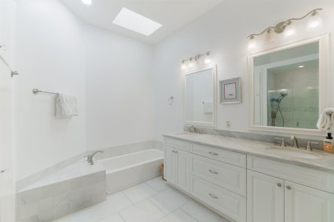 House in Hobe Sound, Florida 3 bedrooms, 187.38 sq.m. № 2083536 - photo 22