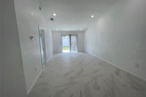 Villa ou maison à louer à Palm Harbor, Floride: 2 chambres, 92.9 m2 № 2419283 - photo 8