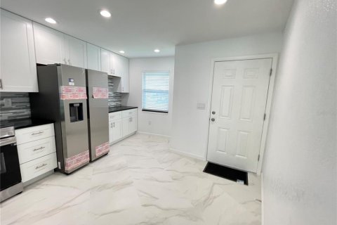 Villa ou maison à louer à Palm Harbor, Floride: 2 chambres, 92.9 m2 № 2419283 - photo 2