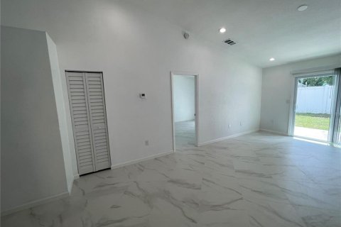 Villa ou maison à louer à Palm Harbor, Floride: 2 chambres, 92.9 m2 № 2419283 - photo 6