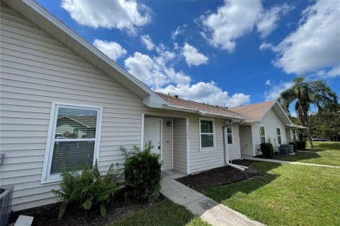 Villa ou maison à Palm Harbor, Floride 2 chambres, 92.9 m2 № 2419283