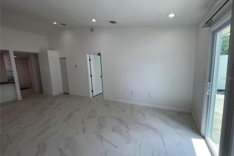 Villa ou maison à louer à Palm Harbor, Floride: 2 chambres, 92.9 m2 № 2419283 - photo 9