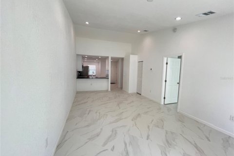 Villa ou maison à louer à Palm Harbor, Floride: 2 chambres, 92.9 m2 № 2419283 - photo 7