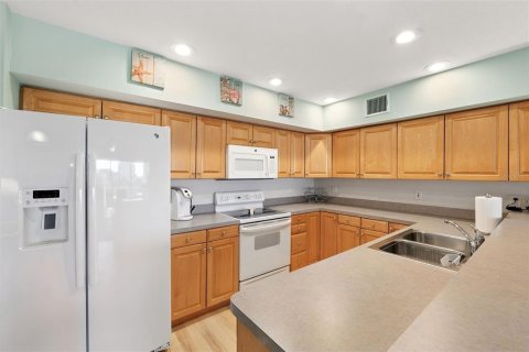 Condo in Indian Shores, Florida, 2 bedrooms  № 1914658 - photo 9