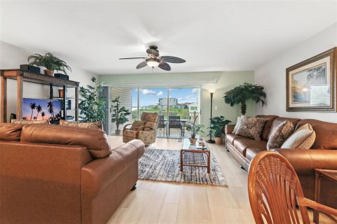 Condo in Indian Shores, Florida, 2 bedrooms  № 1914658 - photo 14