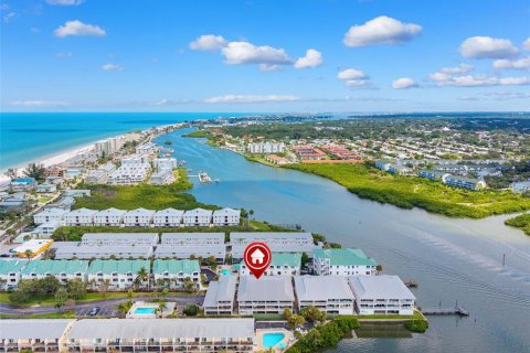 Condo in Indian Shores, Florida, 2 bedrooms  № 1914658 - photo 30