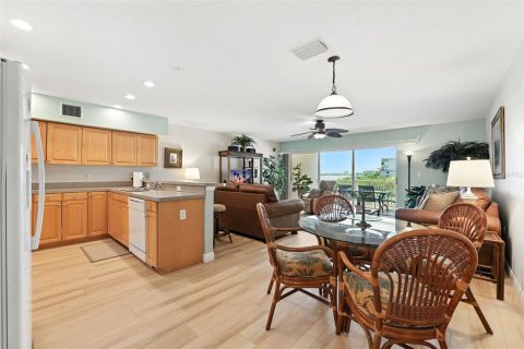 Condo in Indian Shores, Florida, 2 bedrooms  № 1914658 - photo 12