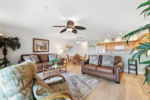 Condo in Indian Shores, Florida, 2 bedrooms  № 1914658 - photo 15