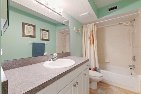 Condo in Indian Shores, Florida, 2 bedrooms  № 1914658 - photo 23