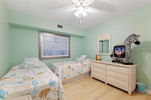Condo in Indian Shores, Florida, 2 bedrooms  № 1914658 - photo 22