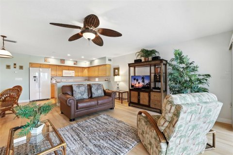 Condo in Indian Shores, Florida, 2 bedrooms  № 1914658 - photo 16