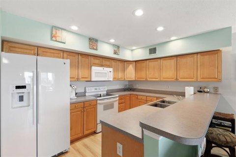 Condo in Indian Shores, Florida, 2 bedrooms  № 1914658 - photo 8