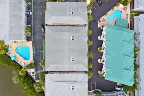 Condo in Indian Shores, Florida, 2 bedrooms  № 1914658 - photo 27