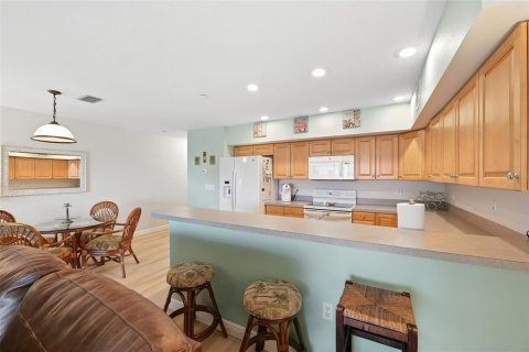 Condo in Indian Shores, Florida, 2 bedrooms  № 1914658 - photo 10