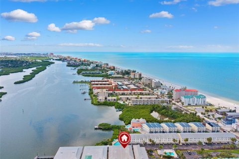 Condo in Indian Shores, Florida, 2 bedrooms  № 1914658 - photo 29